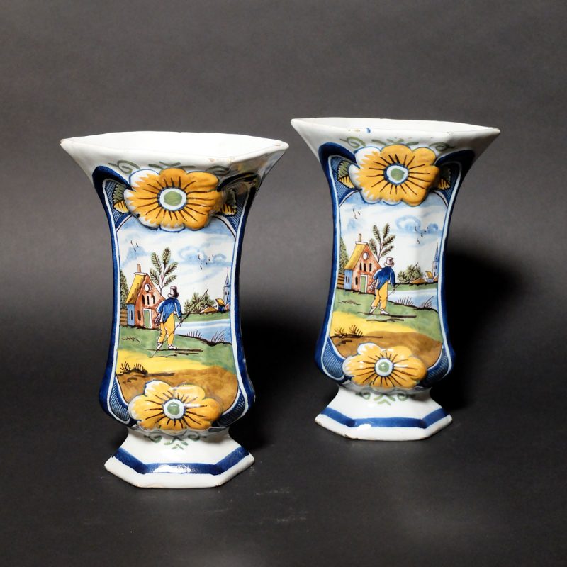 Paire de vases en faïence de Delft